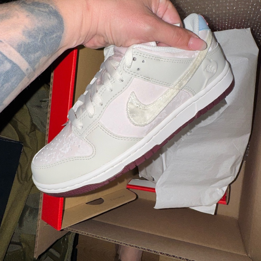 Nike Low-Top Sneakers in White with Pink and Burgundy Accents